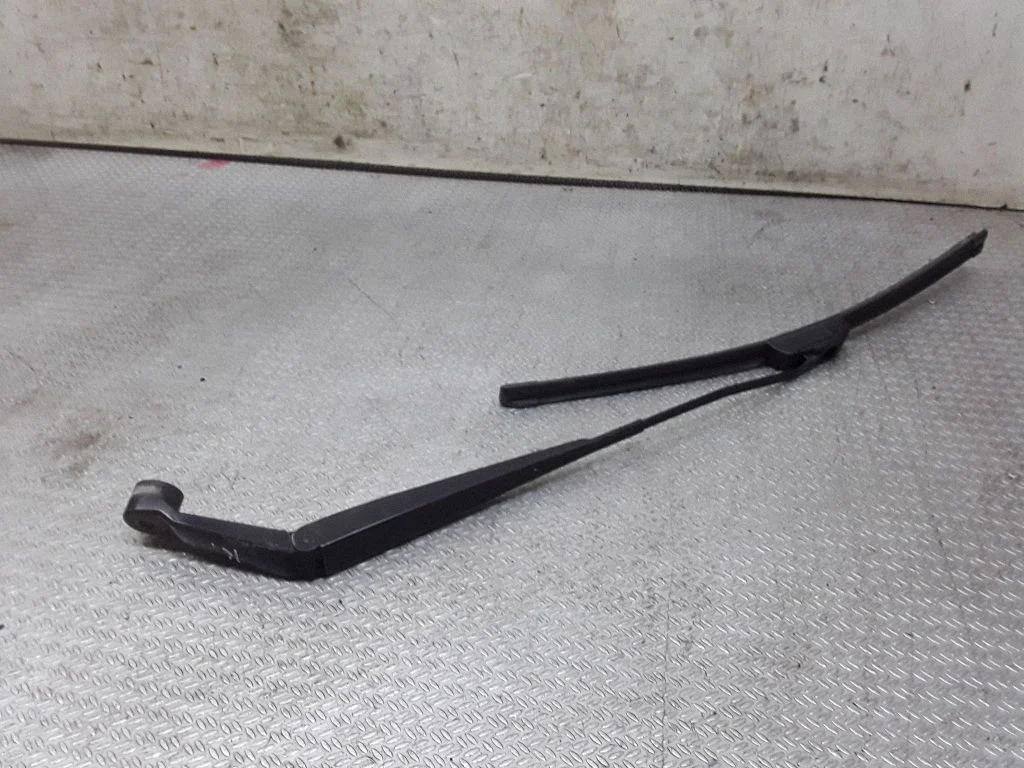 Windshield/front glass wiper blade – Honda Jazz (2002-2008)