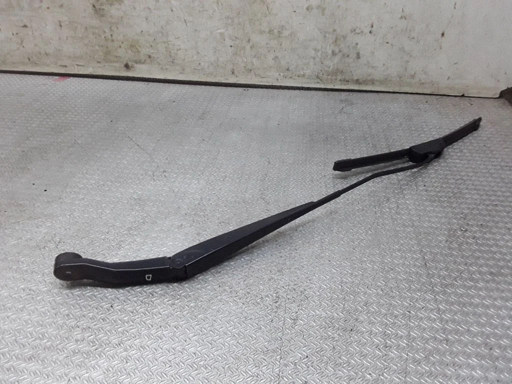 Windshield/front glass wiper blade – Honda Jazz (2002-2008)