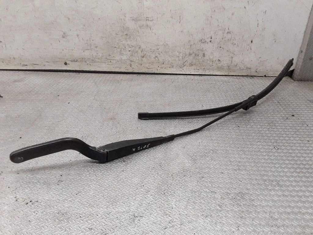 Windshield/front glass wiper blade – Ford Focus C-MAX (2003-2010)