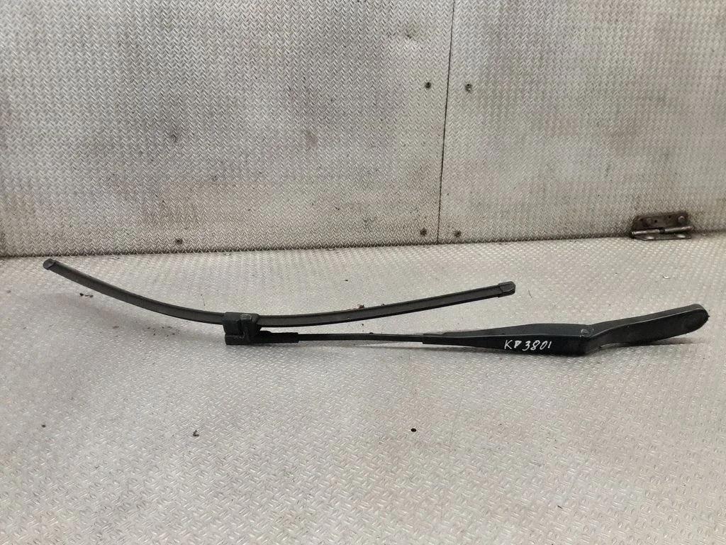 Windshield/front glass wiper blade – Volvo V50 (2004-2007)