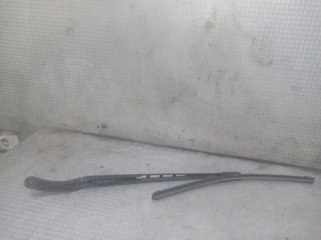 Windshield/front glass wiper blade – Audi A6 Allroad C5 (1999-2005)