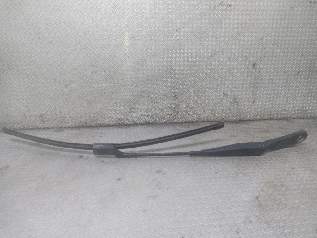 Windshield/front glass wiper blade – Volvo C30 (2007-2010)
