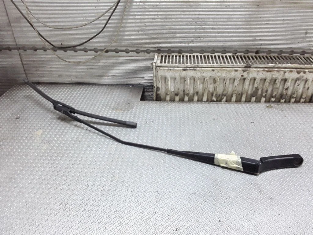 Windshield/front glass wiper blade – Volkswagen Passat CC (2008-2016)