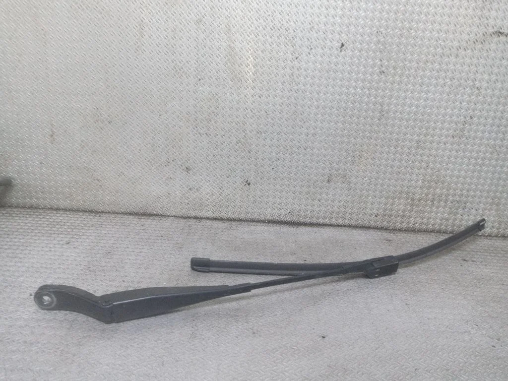 Windshield/front glass wiper blade 288809909R – Renault Twingo II (2007-2014)