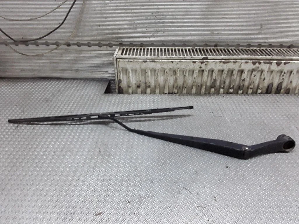 Windshield/front glass wiper blade – left