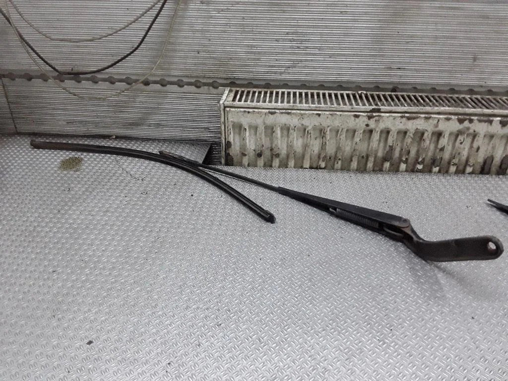 Windshield/front glass wiper blade – Mercedes-Benz Sprinter W906 (2006-2018)