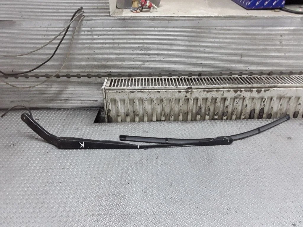 Windshield/front glass wiper blade – Mercedes-Benz Sprinter W906 (2006-2018)