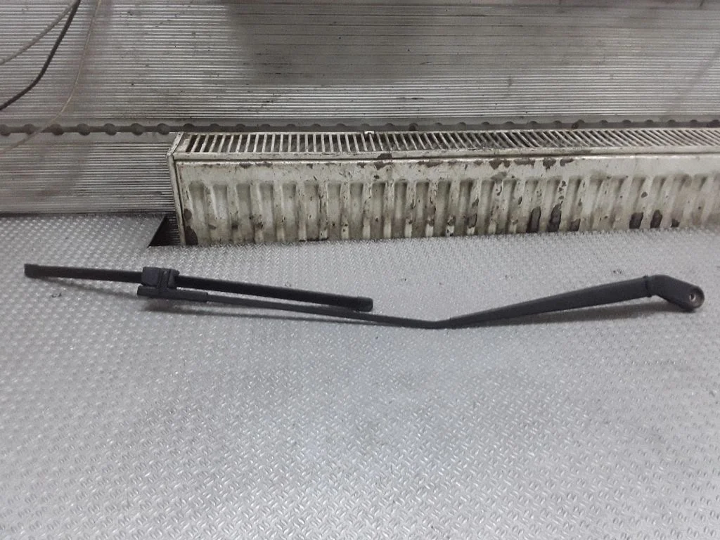 Windshield/front glass wiper blade – Volkswagen Polo (2002-2005)