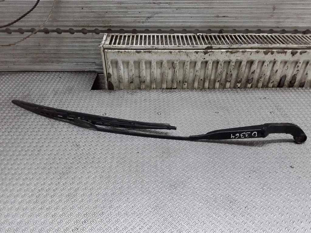 Windshield/front glass wiper blade