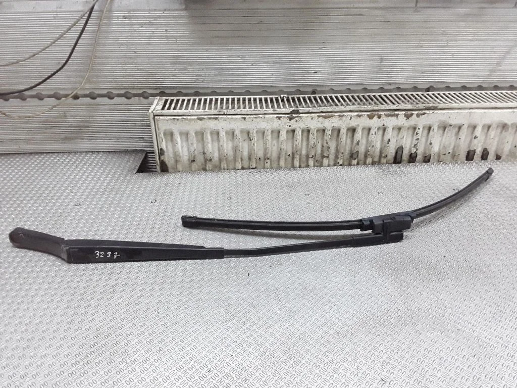 Windshield/front glass wiper blade – Volkswagen Touran I (2003-2010)