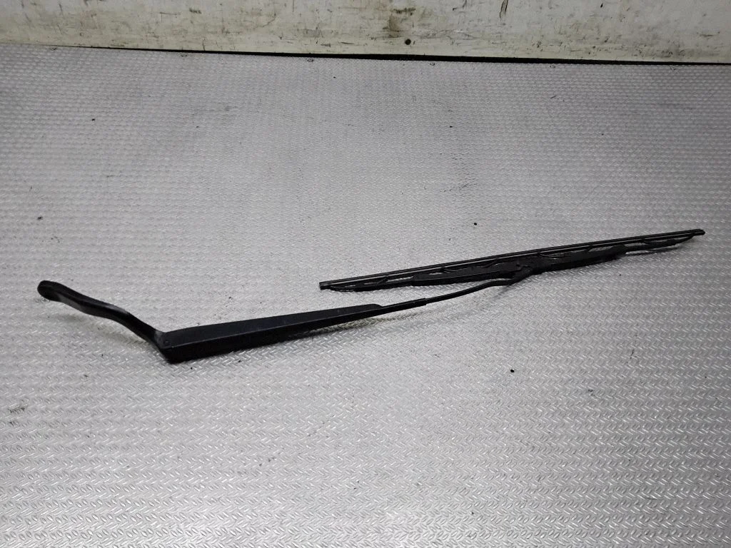 Windshield/front glass wiper blade – Ford Fiesta (2002-2005)