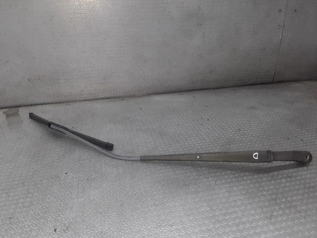 Priekšējā stikla tīrītājs Q6746