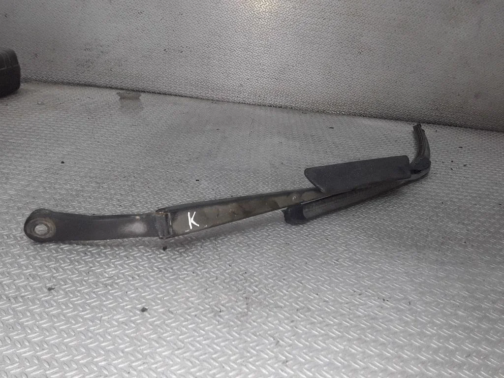 Priekšējā stikla tīrītājs 39406R6744