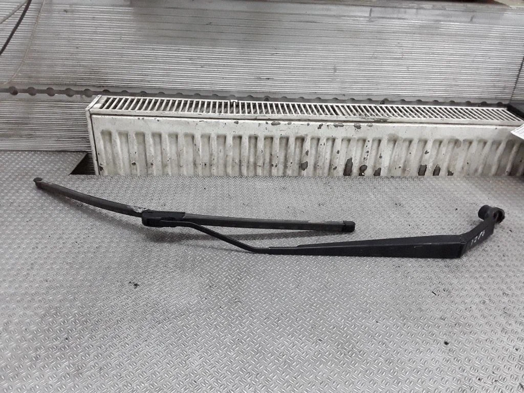Windshield/front glass wiper blade – left