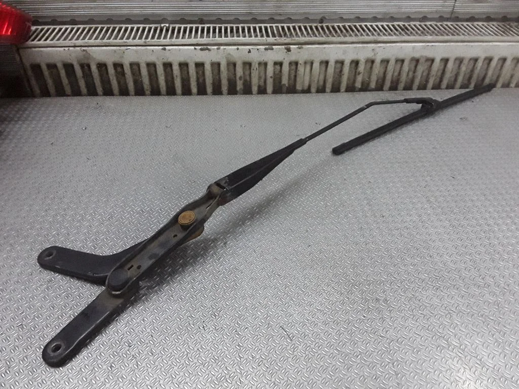 Windshield/front glass wiper blade – Ford Focus C-MAX (2003-2010)