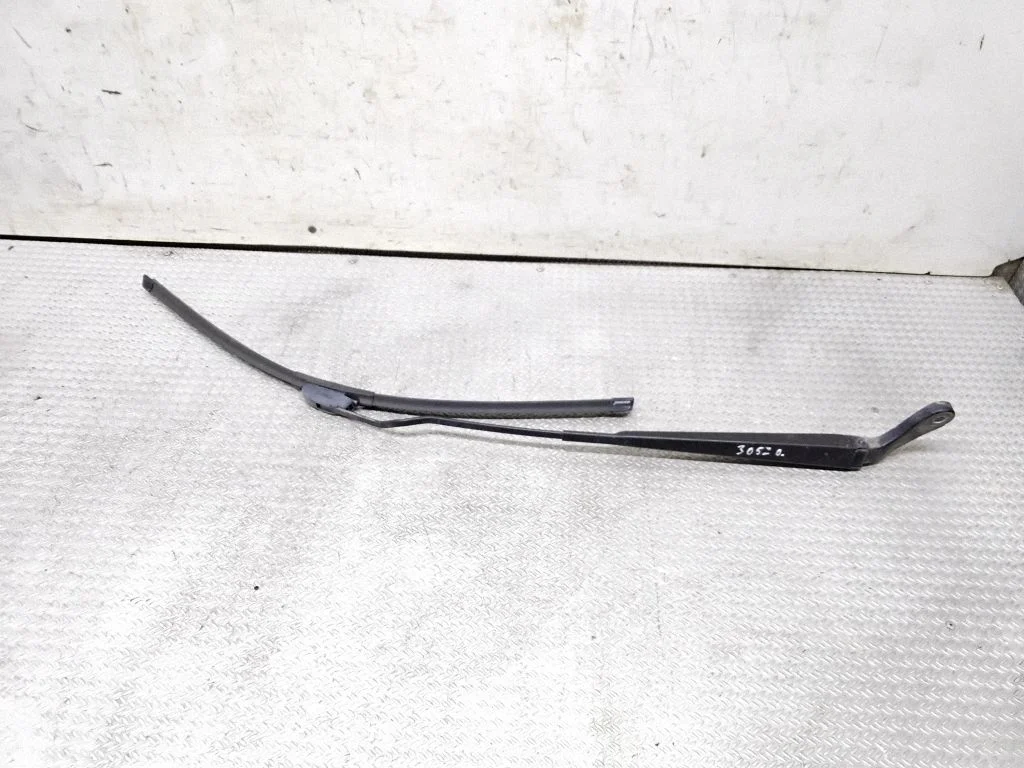 Priekšējā stikla tīrītājs 4717364B