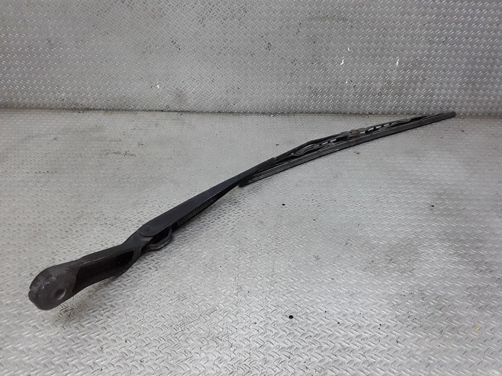 Windshield/front glass wiper blade – Opel Meriva A (2003-2010)