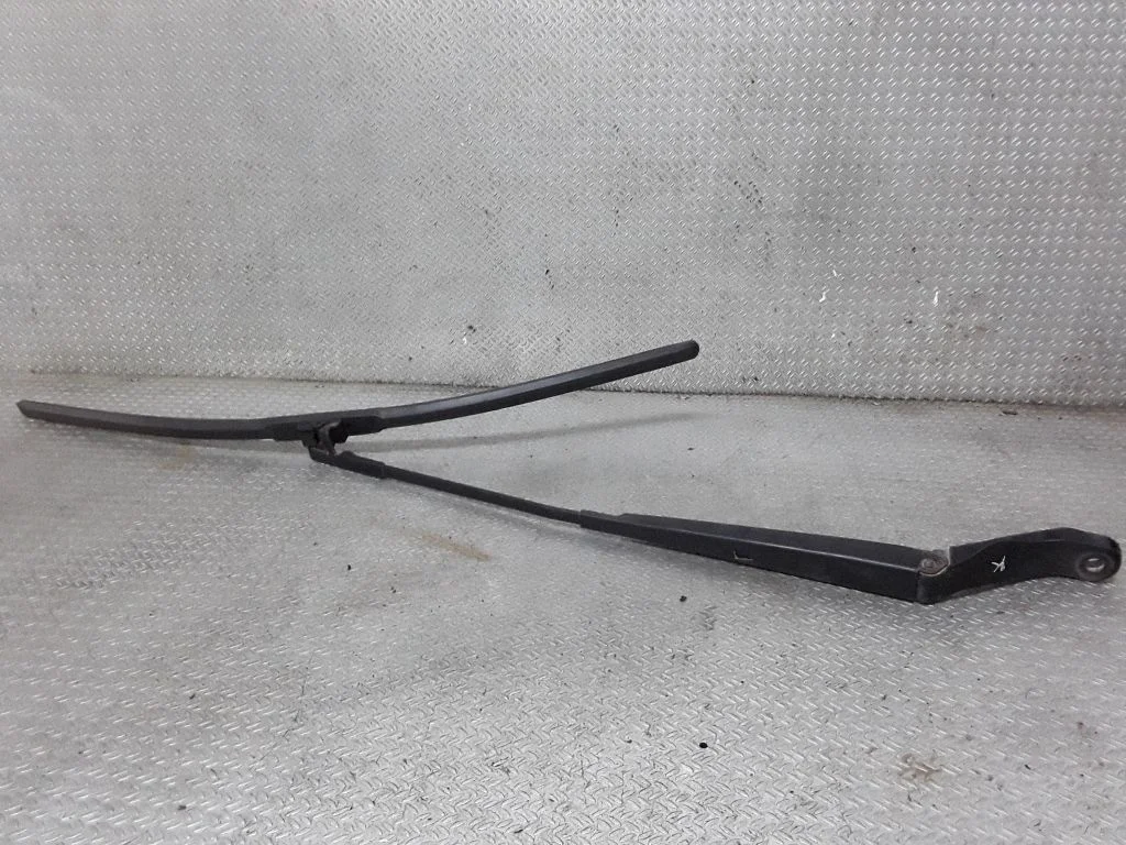 Windshield/front glass wiper blade – Ford Galaxy (2000-2006)