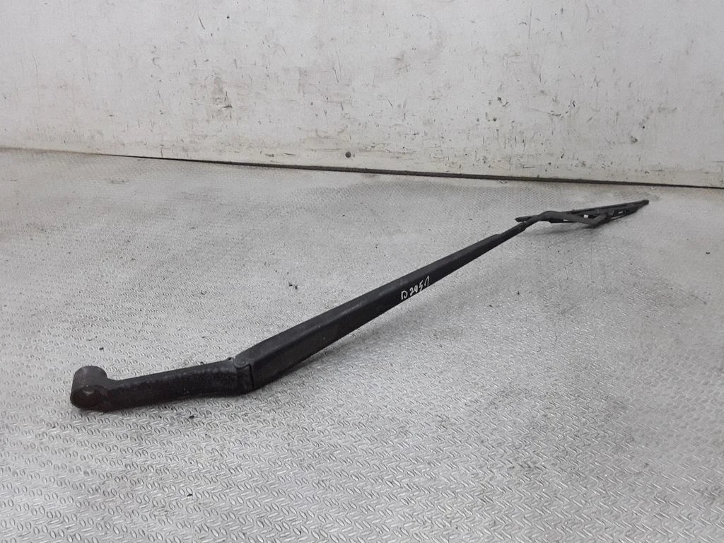 Windshield/front glass wiper blade – Mitsubishi Colt CZ3 (2006-2009)