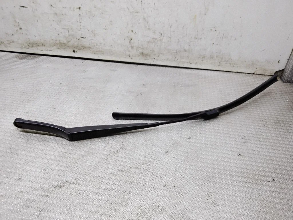Windshield/front glass wiper blade – Volkswagen Jetta V (2005-2010)