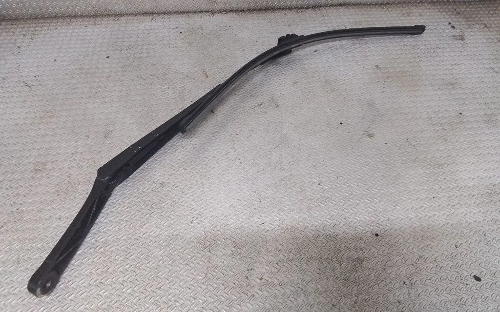 Windshield/front glass wiper blade – Skoda Octavia Mk2 (1Z) (2004-2013)