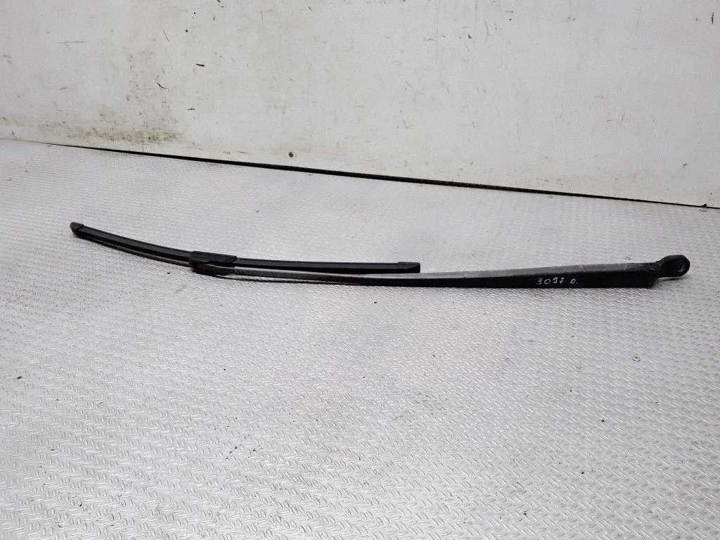 Windshield/front glass wiper blade – Renault Laguna II (2001-2007)