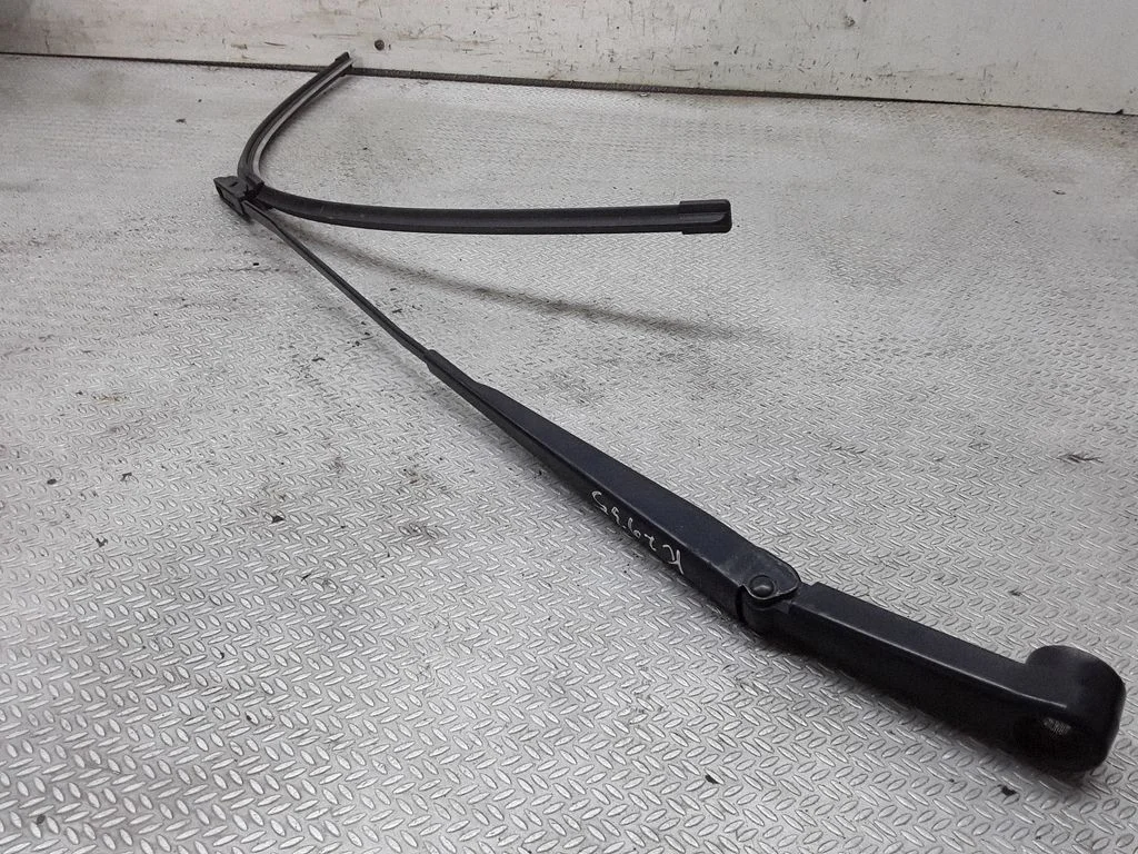 Windshield/front glass wiper blade – Citroen C4 I (2004-2010)
