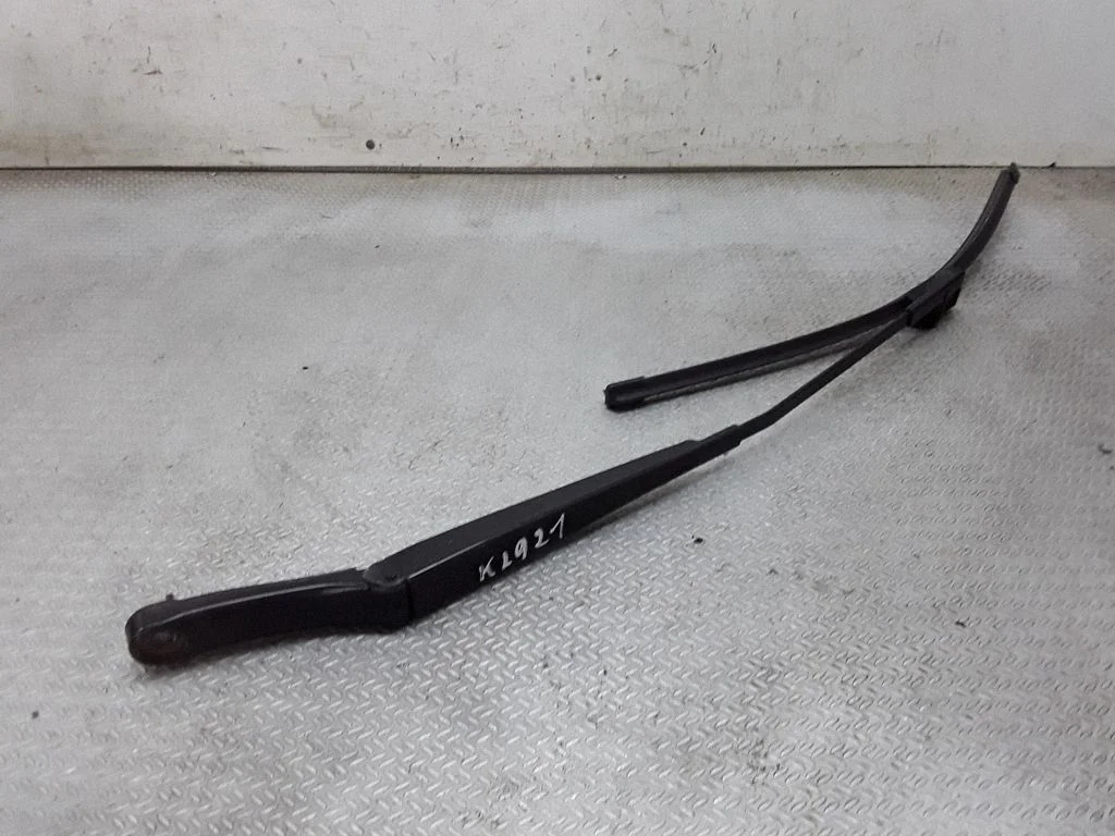 Windshield/front glass wiper blade – Volkswagen Touran I (2003-2010)
