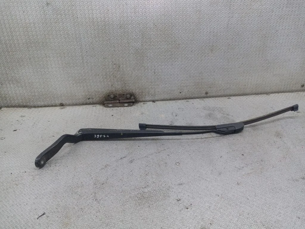 Windshield/front glass wiper blade – Ford Fiesta (2006-2008)