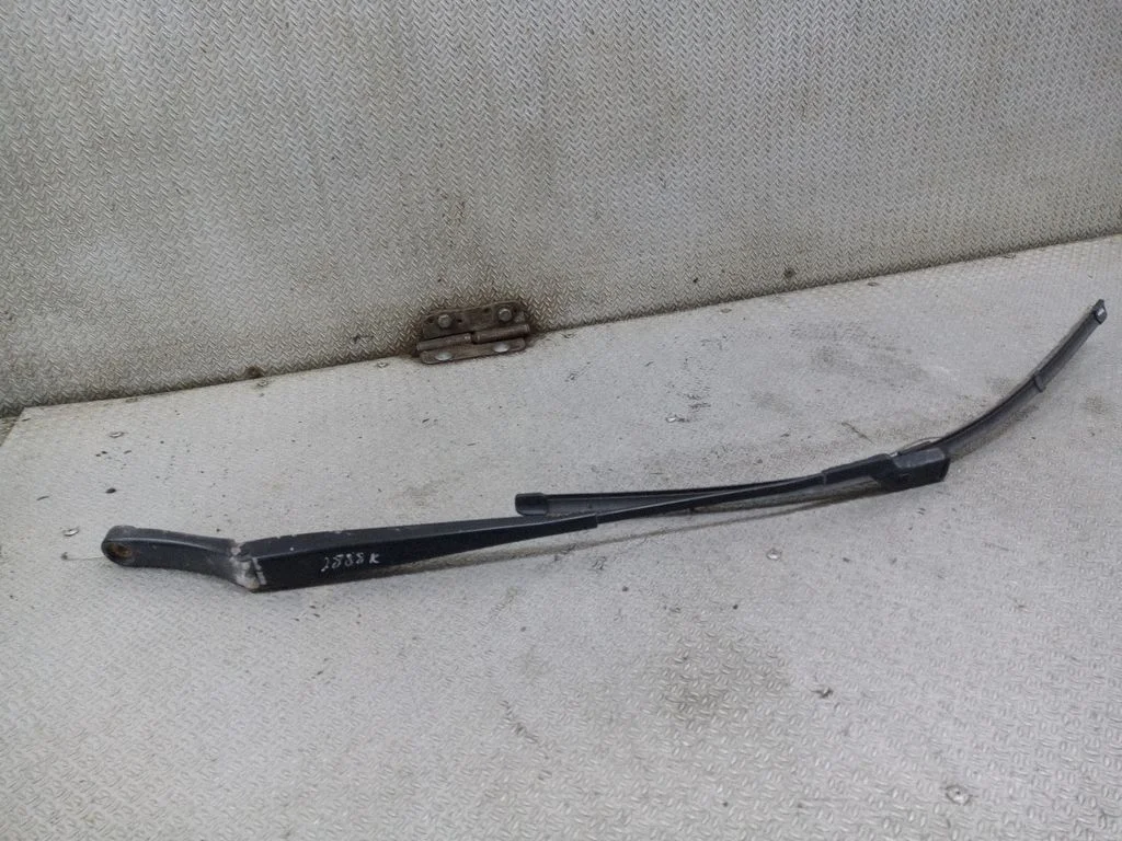 Windshield/front glass wiper blade – Volkswagen Caddy (2004-2010)