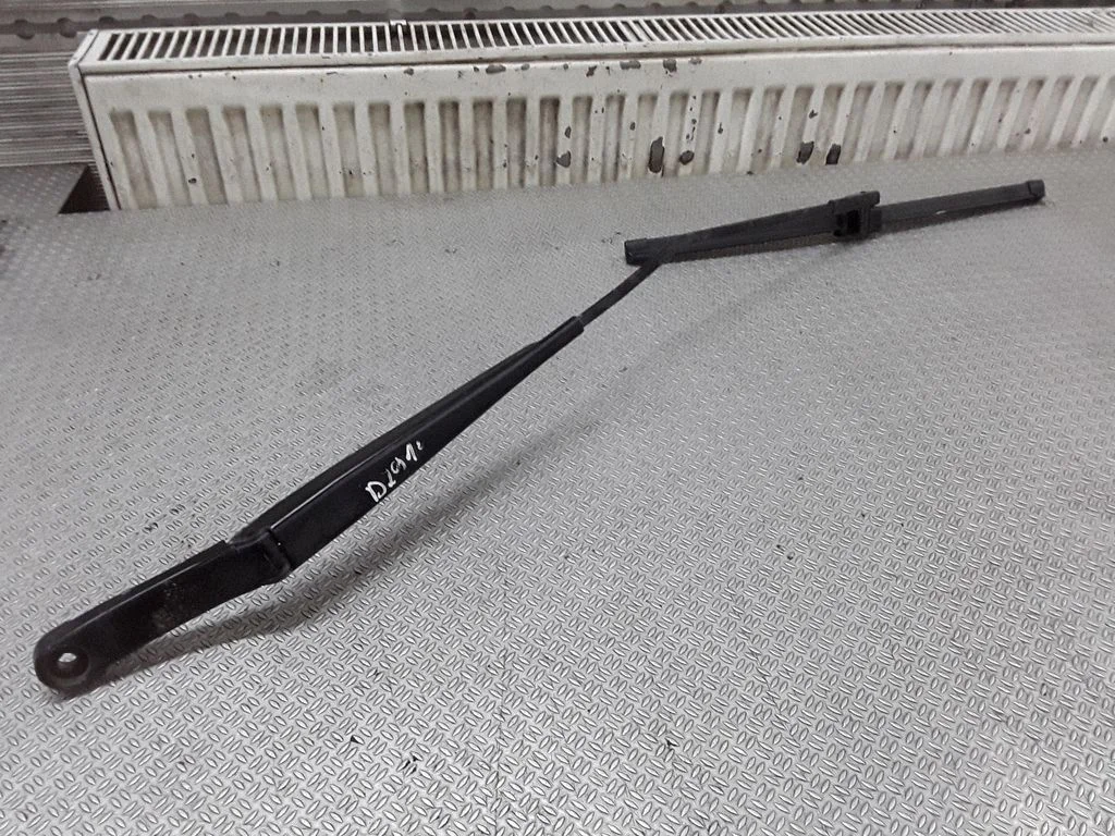 Windshield/front glass wiper blade – Volkswagen Caddy (2004-2010)