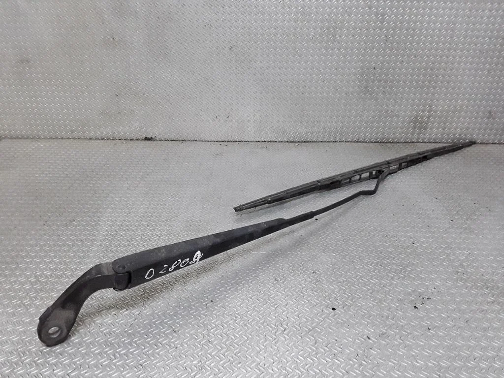 Windshield/front glass wiper blade – Chrysler Grand Voyager IV (2001-2007)