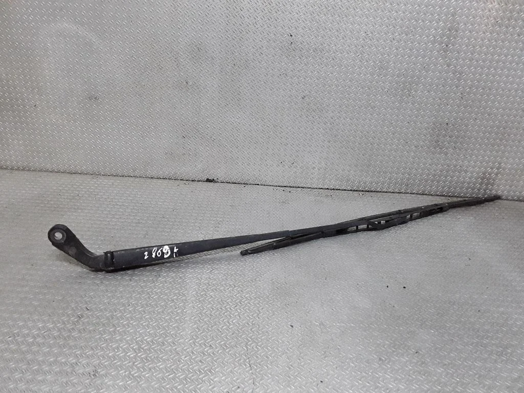 Windshield/front glass wiper blade – Chrysler Grand Voyager IV (2001-2007)