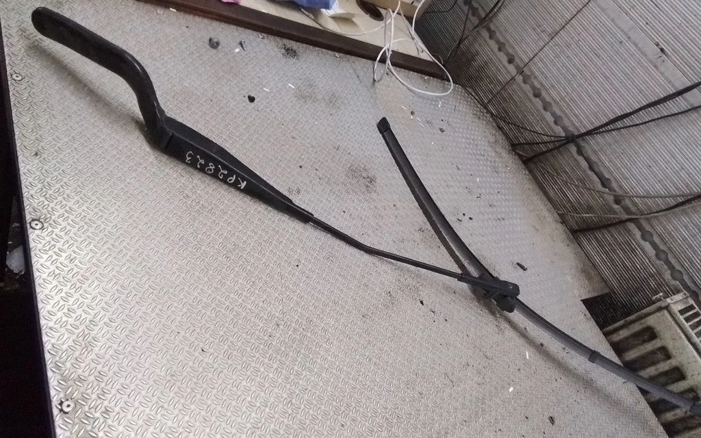 Windshield/front glass wiper blade – Ford Focus C-MAX (2003-2010)