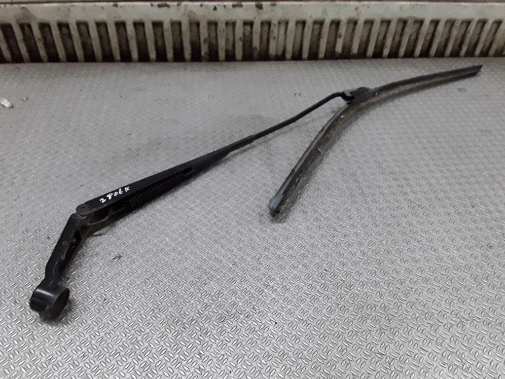 Windshield/front glass wiper blade – Honda Jazz (2002-2008)