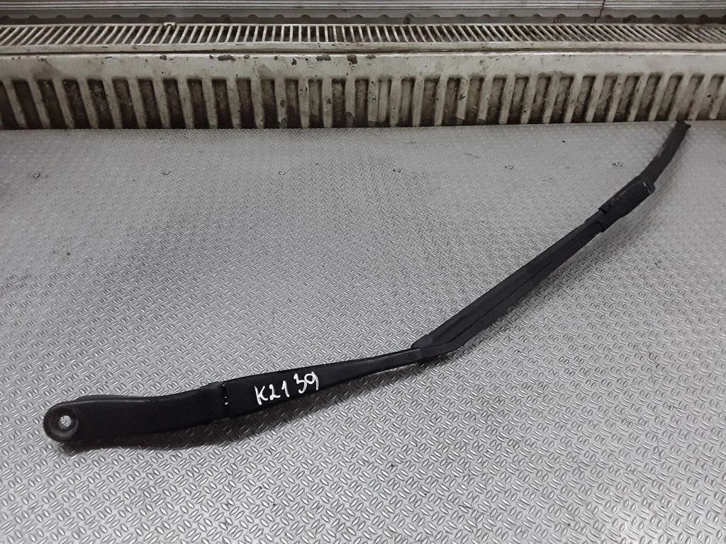 Priekšējā stikla tīrītājs – Mercedes-Benz B klase W245 (2005-2011)