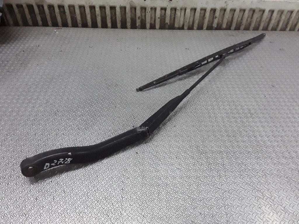 Windshield/front glass wiper blade – Audi A8 S8 D2 4D (1994-2002)