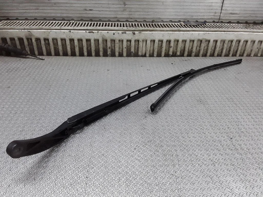 Windshield/front glass wiper blade – Audi A6 Allroad C6 (2006-2011)