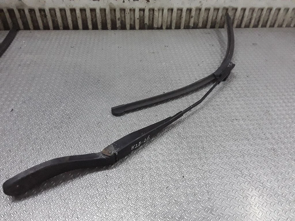 Priekšējā stikla tīrītājs 8620200LHD