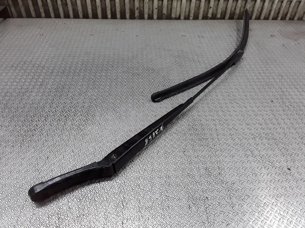 Windshield/front glass wiper blade – Volkswagen Caddy (2004-2010)