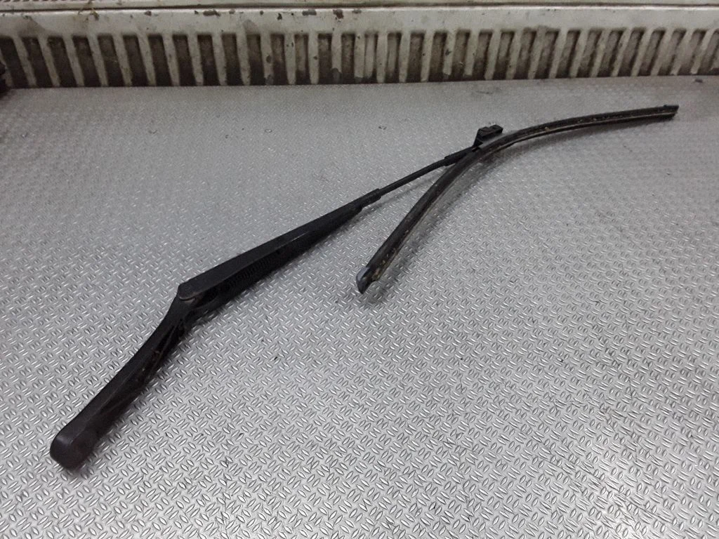 Windshield/front glass wiper blade – Volkswagen Golf Plus (2005-2013)