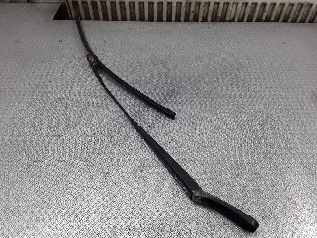 Windshield/front glass wiper blade – Volkswagen Caddy (2004-2010)