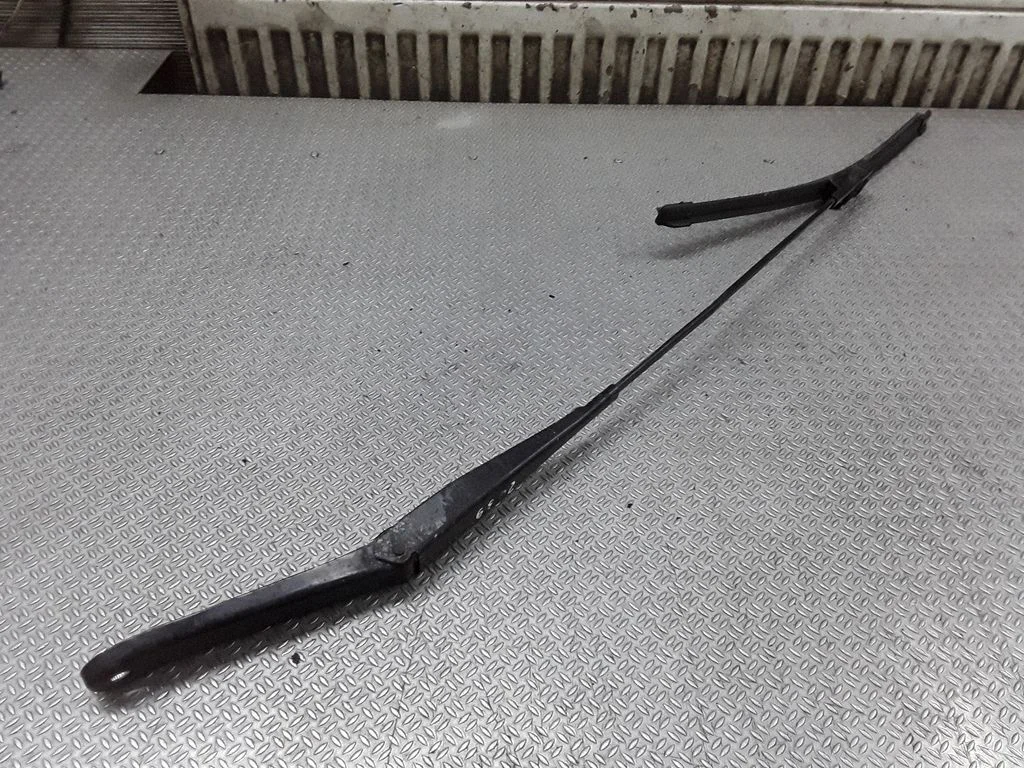 Priekšējā stikla tīrītājs 4M5117526CB