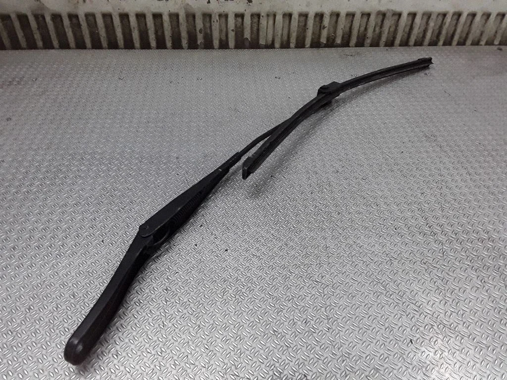 Windshield/front glass wiper blade – Opel Astra H (2004-2012)
