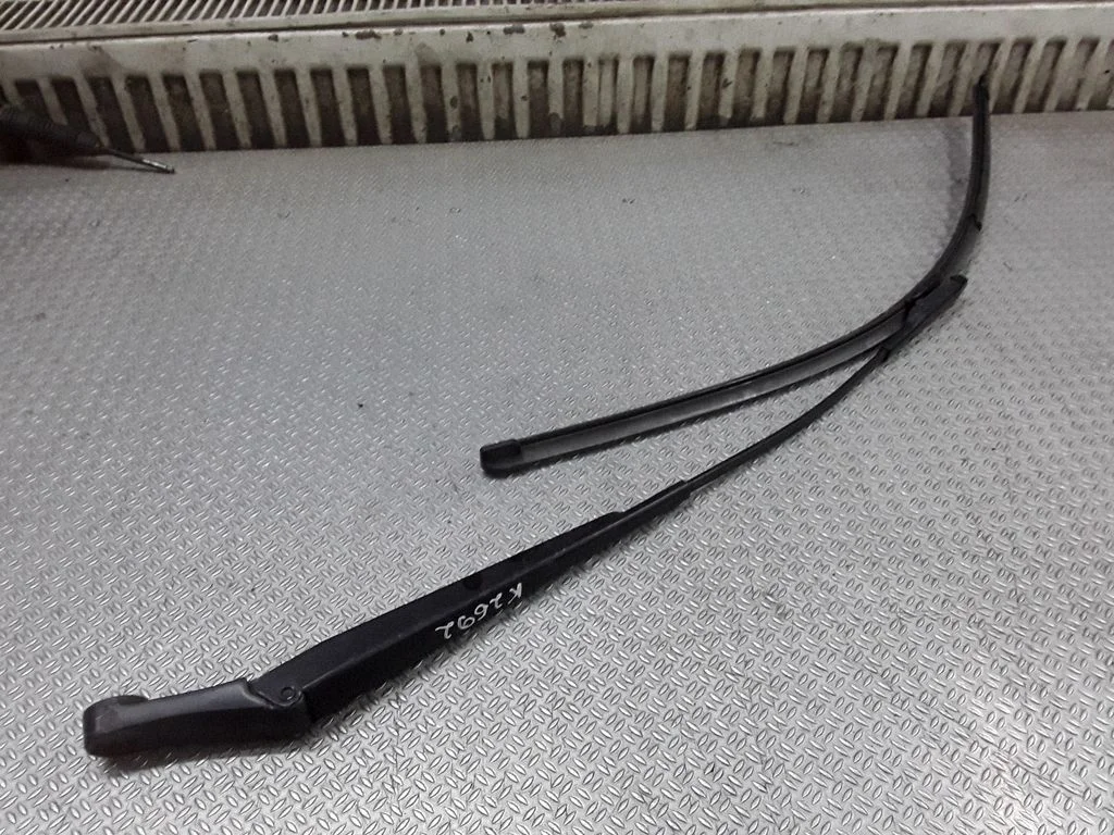 Windshield/front glass wiper blade – Opel Zafira B (2005-2014)