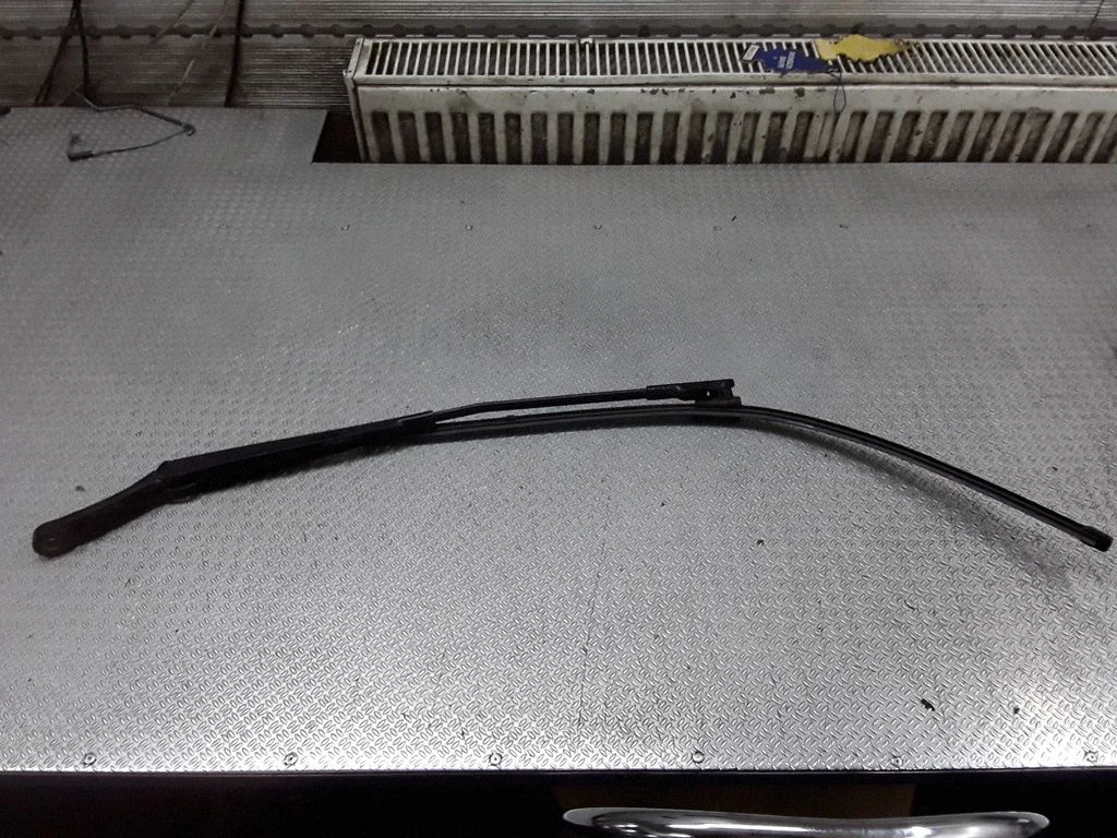 Esiklaasi kojamees 1T0955410A