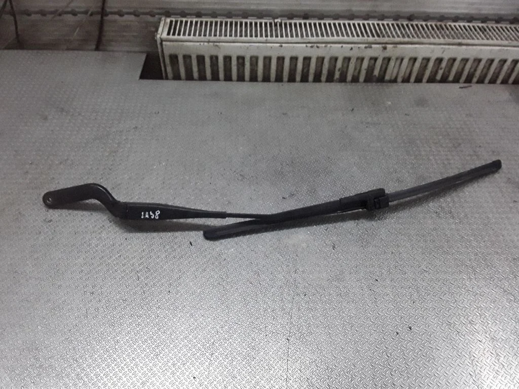 Priekšējā stikla tīrītājs 3M5117526AA