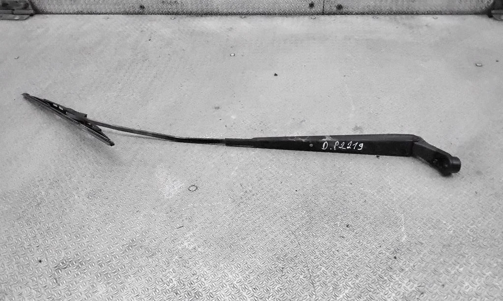 Priekšējā stikla tīrītājs – Toyota Yaris Verso (1999-2005)