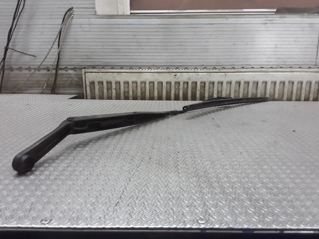 Windshield/front glass wiper blade – Hyundai Santa Fe (2000-2006)