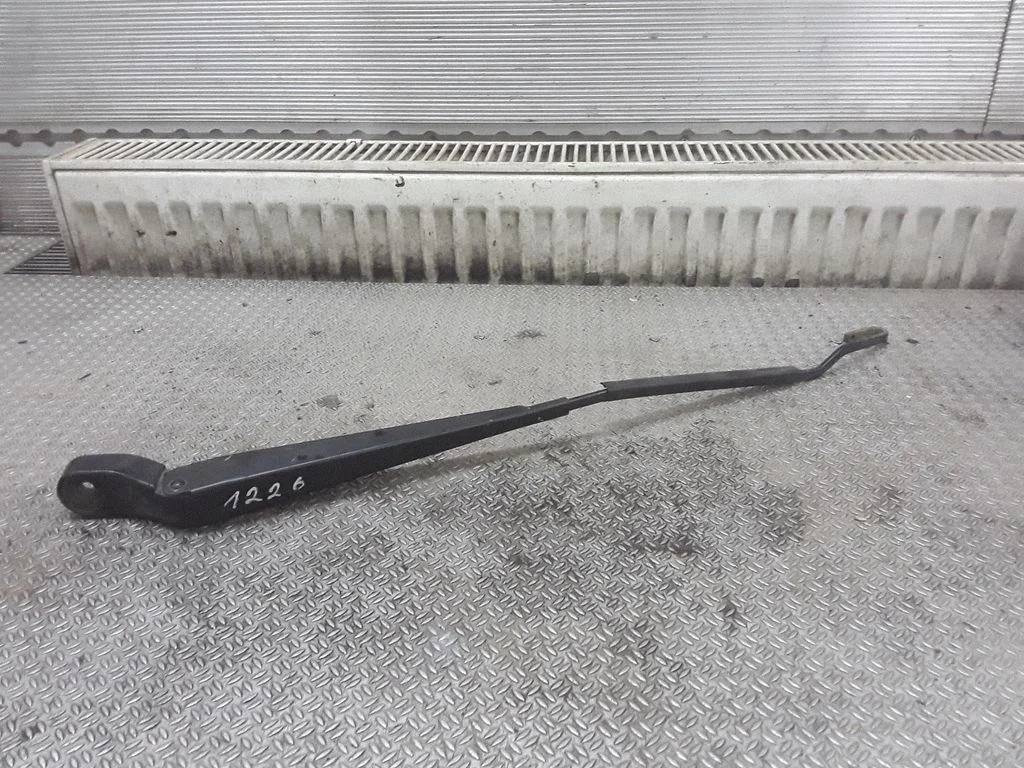 Windshield/front glass wiper blade – Mercedes-Benz Vito Viano W639 (2003-2014)